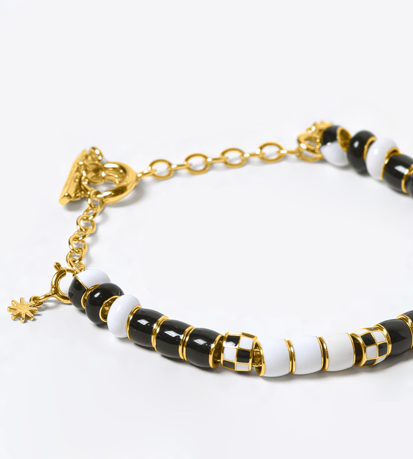 GOLD WHITE CAPSULE