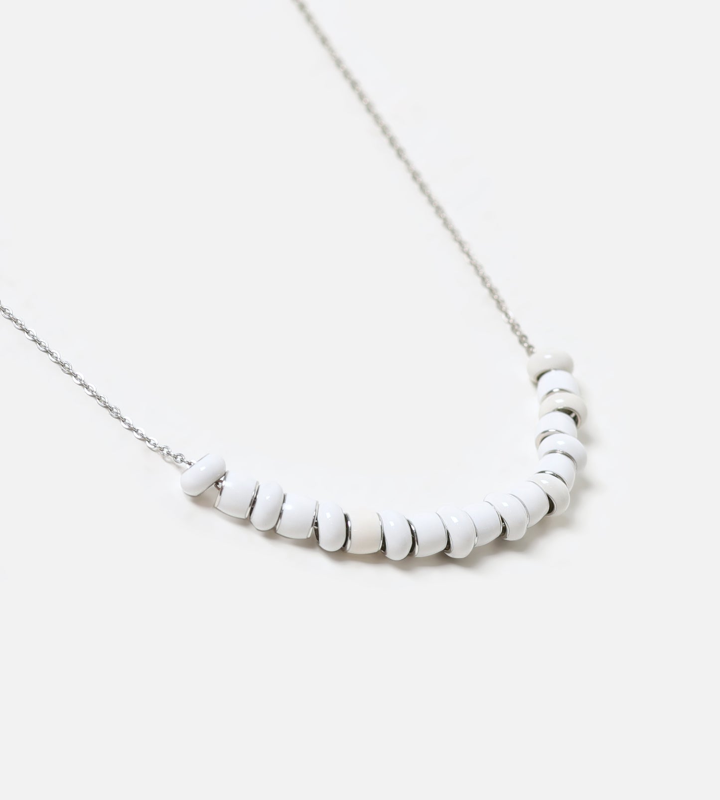 ALL WHITE NECKLACE