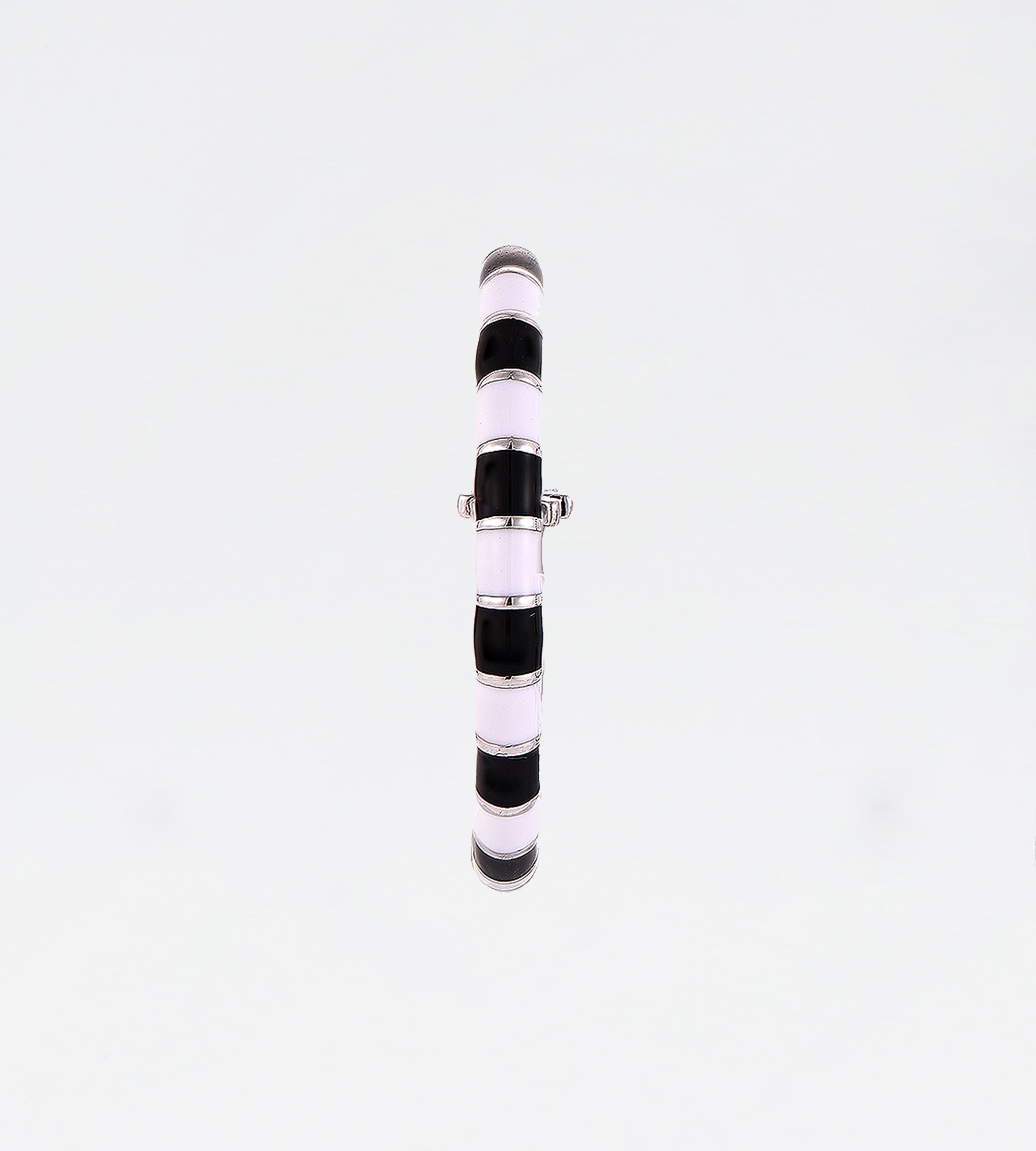 BLACK & WHITE EARRING